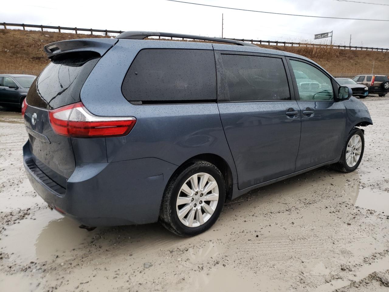 Photo 2 VIN: 5TDJK3DC8FS121904 - TOYOTA SIENNA 