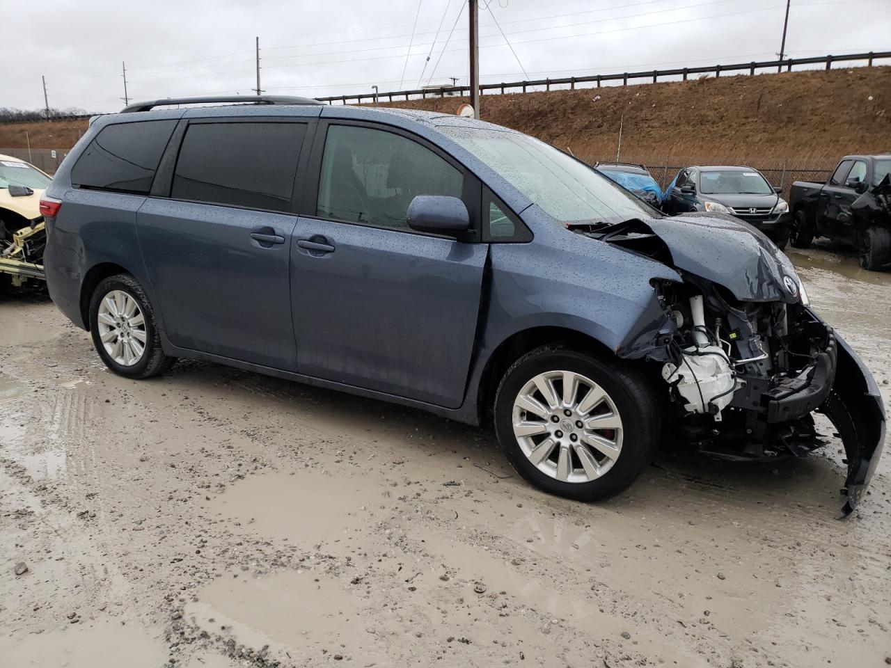 Photo 3 VIN: 5TDJK3DC8FS121904 - TOYOTA SIENNA 