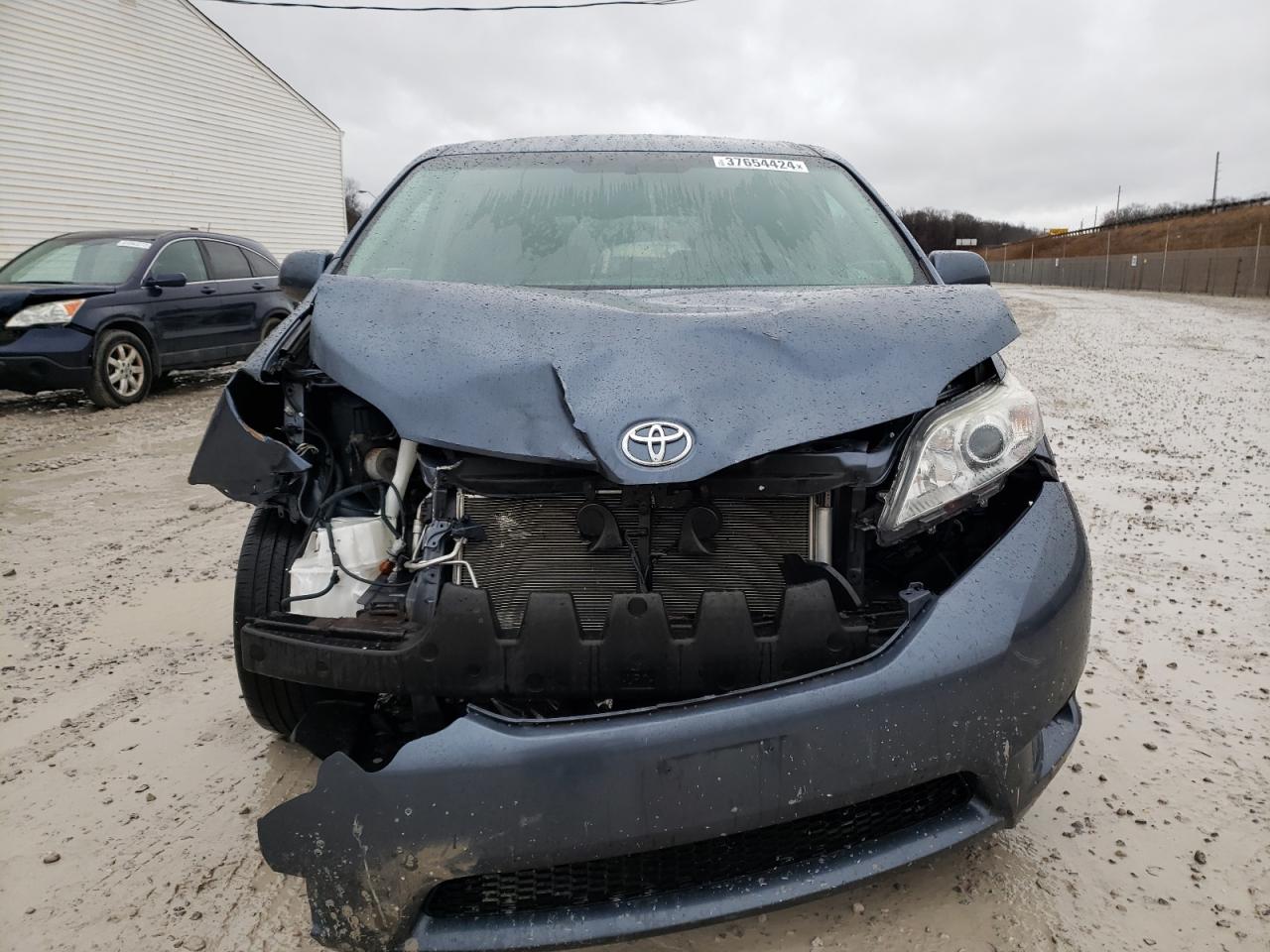 Photo 4 VIN: 5TDJK3DC8FS121904 - TOYOTA SIENNA 