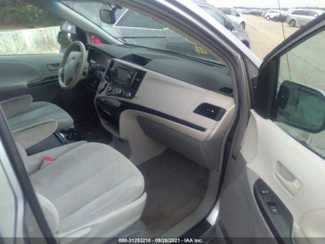 Photo 4 VIN: 5TDJK3DC9BS004780 - TOYOTA SIENNA 