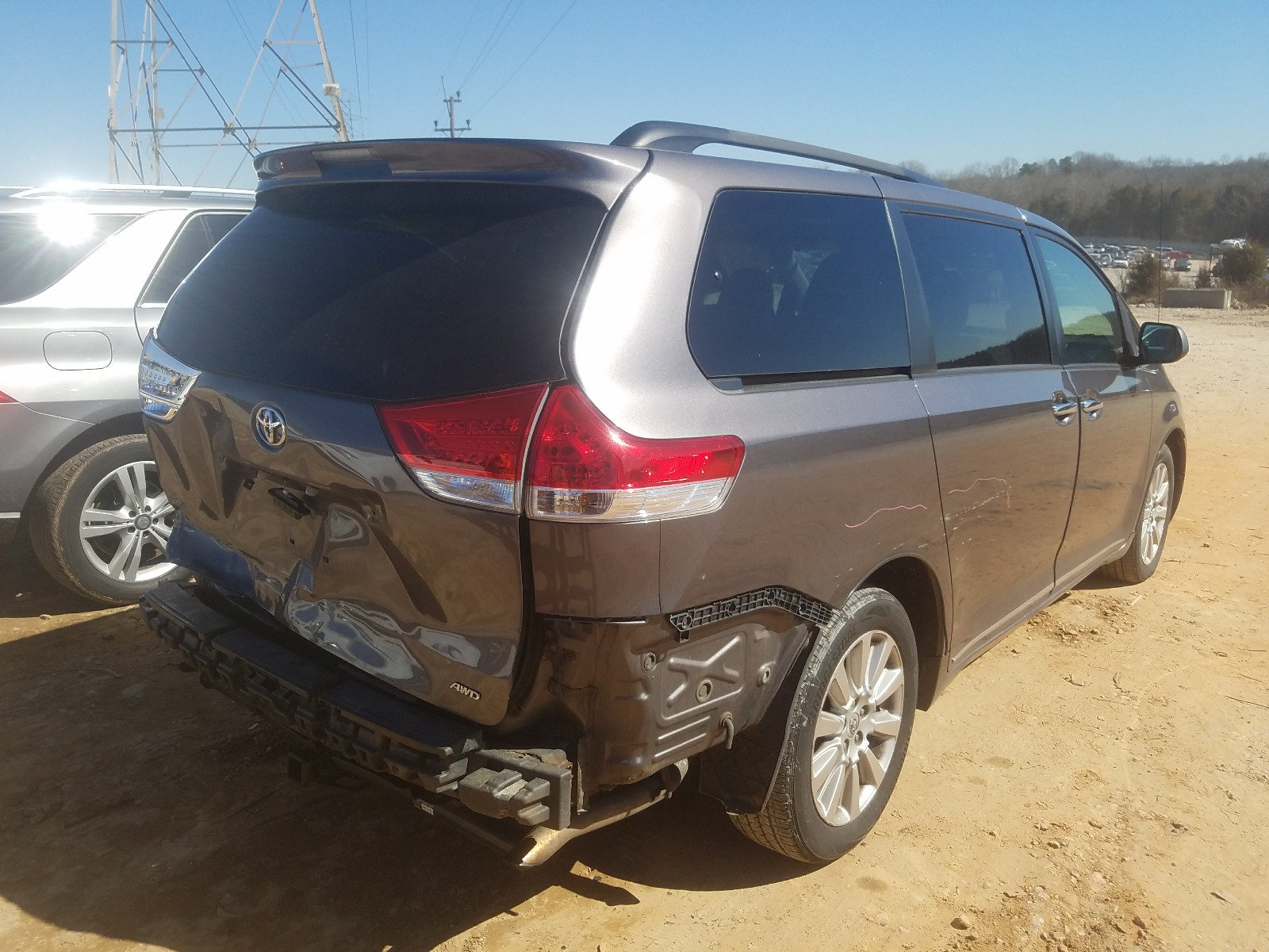 Photo 3 VIN: 5TDJK3DC9BS007677 - TOYOTA SIENNA LE 