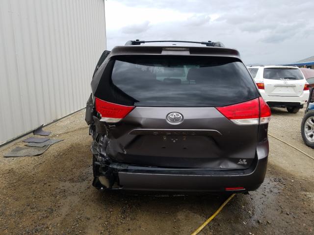 Photo 8 VIN: 5TDJK3DC9CS034802 - TOYOTA SIENNA LE 