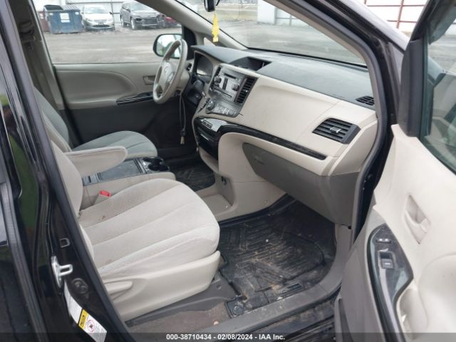 Photo 4 VIN: 5TDJK3DC9DS058485 - TOYOTA SIENNA 