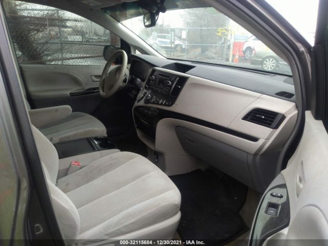 Photo 4 VIN: 5TDJK3DC9DS065775 - TOYOTA SIENNA 