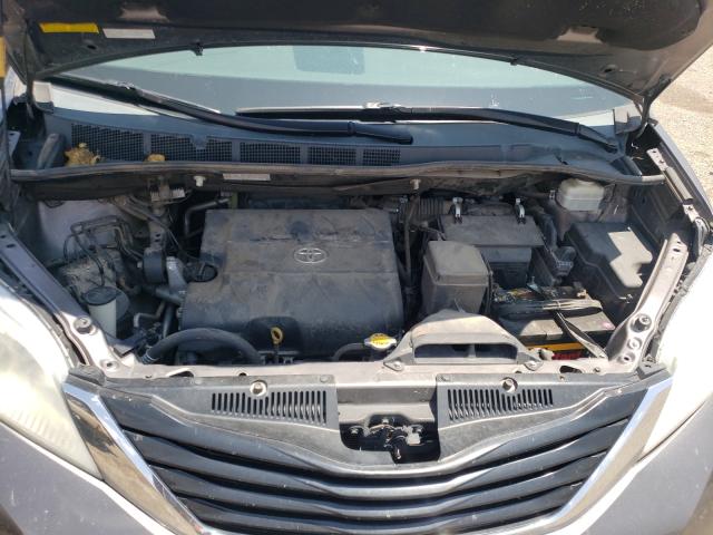 Photo 6 VIN: 5TDJK3DCXDS056714 - TOYOTA SIENNA LE 