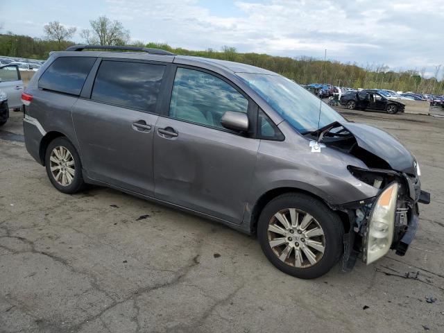 Photo 3 VIN: 5TDJK3DCXDS056941 - TOYOTA SIENNA LE 