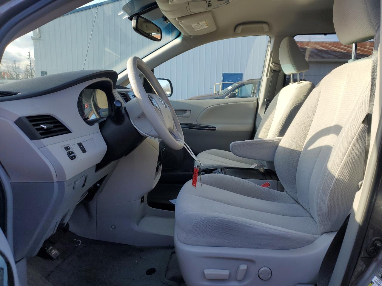 Photo 6 VIN: 5TDJK3DCXES088547 - TOYOTA SIENNA 