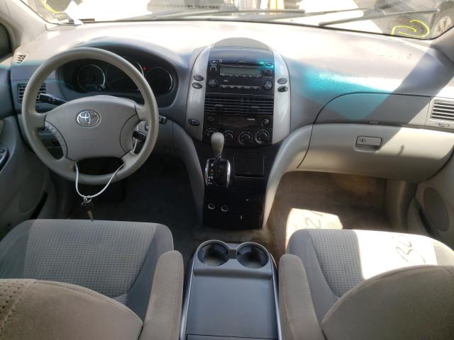 Photo 8 VIN: 5TDJK4CC0AS028665 - TOYOTA SIENNA LE 