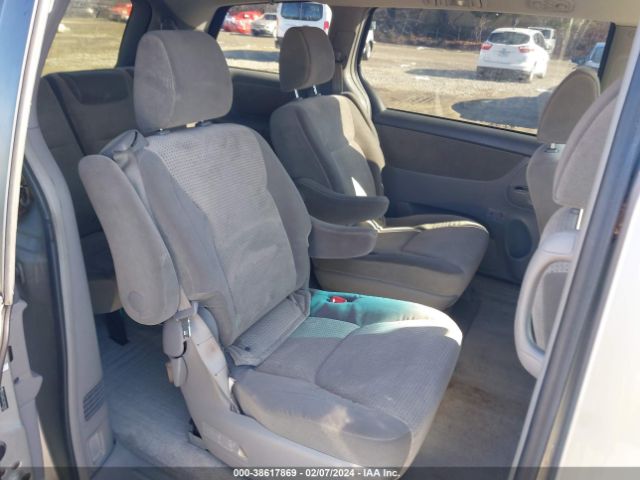 Photo 7 VIN: 5TDJK4CC1AS031820 - TOYOTA SIENNA 