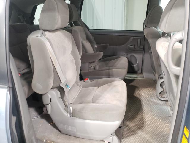 Photo 5 VIN: 5TDJK4CC3AS031608 - TOYOTA SIENNA LE 