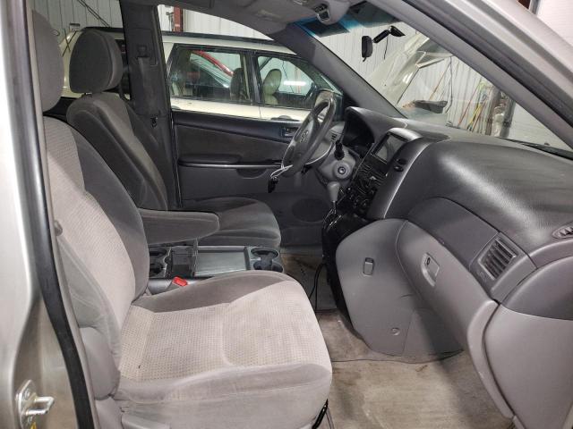 Photo 4 VIN: 5TDJK4CC7AS033474 - TOYOTA SIENNA LE 