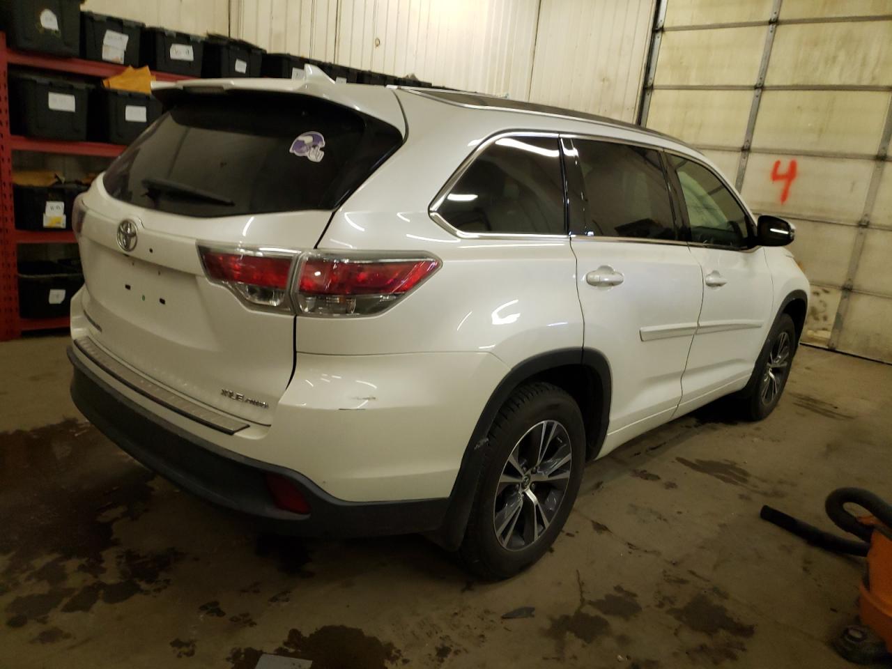 Photo 2 VIN: 5TDJKRFH1GS290806 - TOYOTA HIGHLANDER 