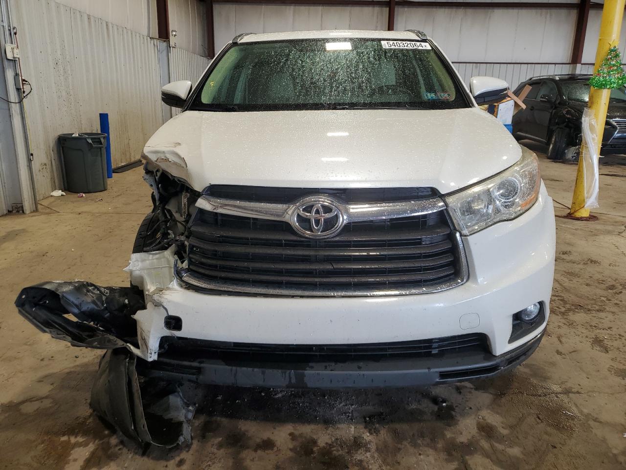 Photo 4 VIN: 5TDJKRFH2ES069079 - TOYOTA HIGHLANDER 