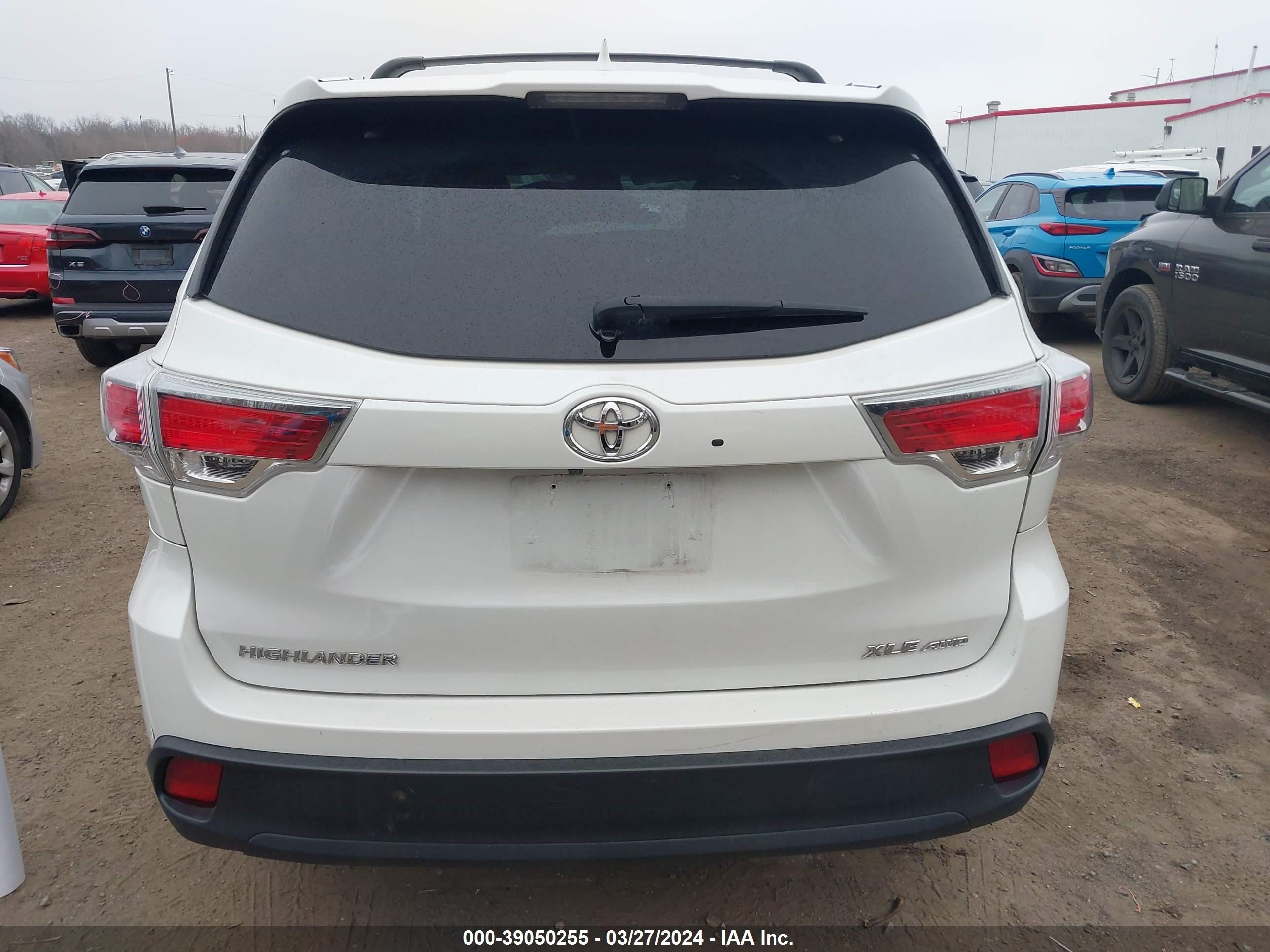 Photo 15 VIN: 5TDJKRFH3FS082294 - TOYOTA HIGHLANDER 