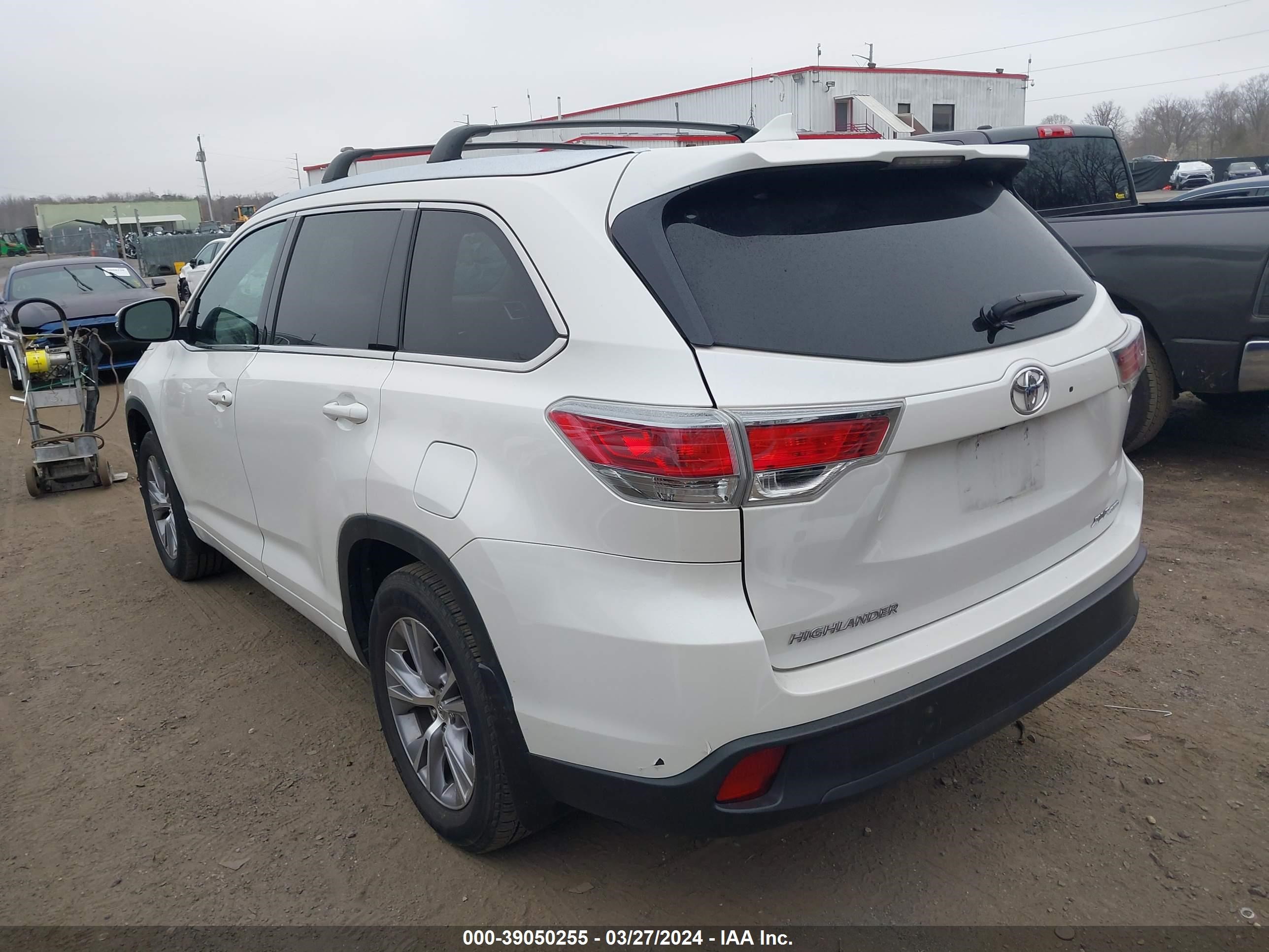 Photo 2 VIN: 5TDJKRFH3FS082294 - TOYOTA HIGHLANDER 