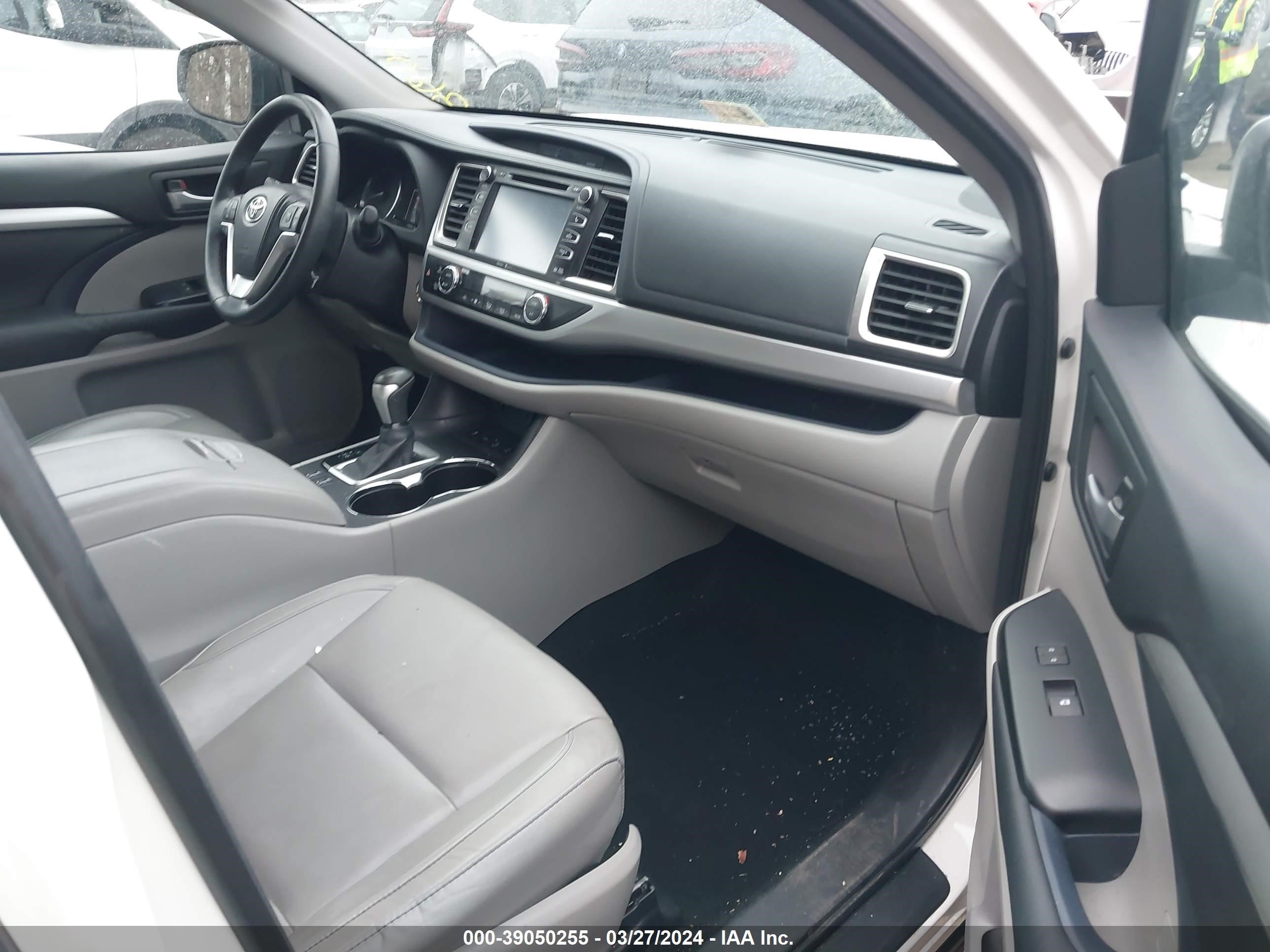 Photo 4 VIN: 5TDJKRFH3FS082294 - TOYOTA HIGHLANDER 