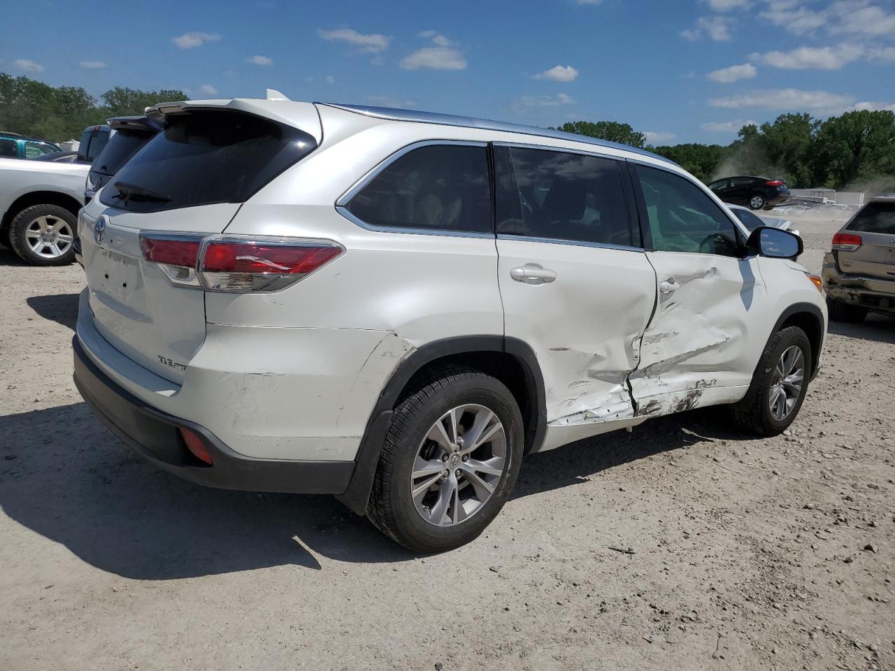 Photo 2 VIN: 5TDJKRFH4FS127162 - TOYOTA HIGHLANDER 