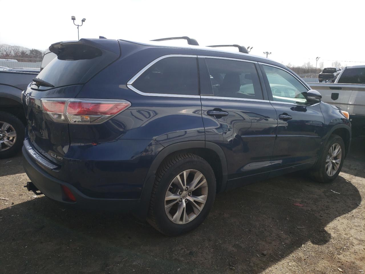 Photo 2 VIN: 5TDJKRFH4FS127730 - TOYOTA HIGHLANDER 