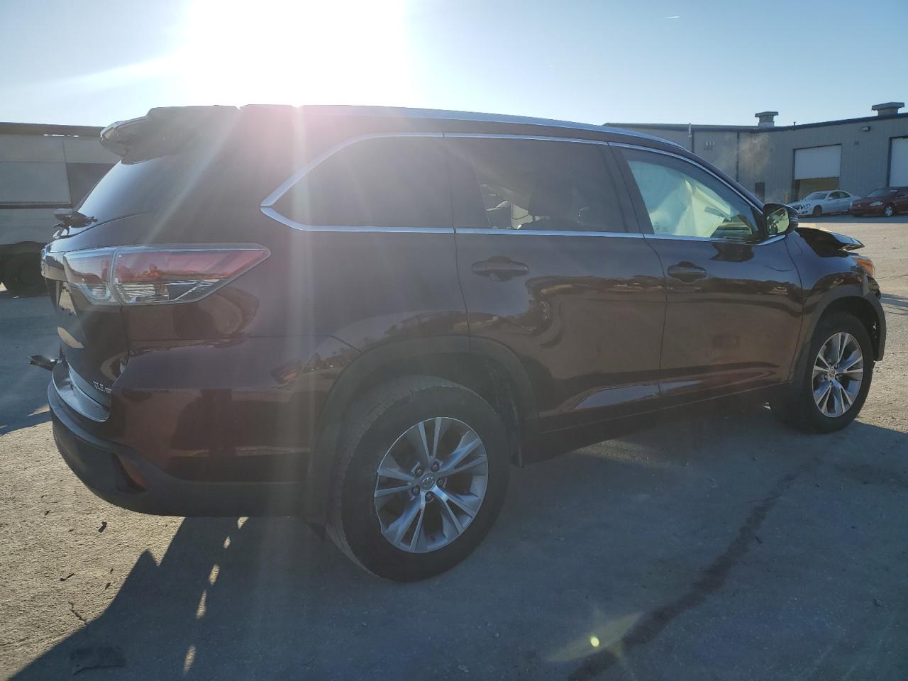 Photo 2 VIN: 5TDJKRFH9ES070388 - TOYOTA HIGHLANDER 