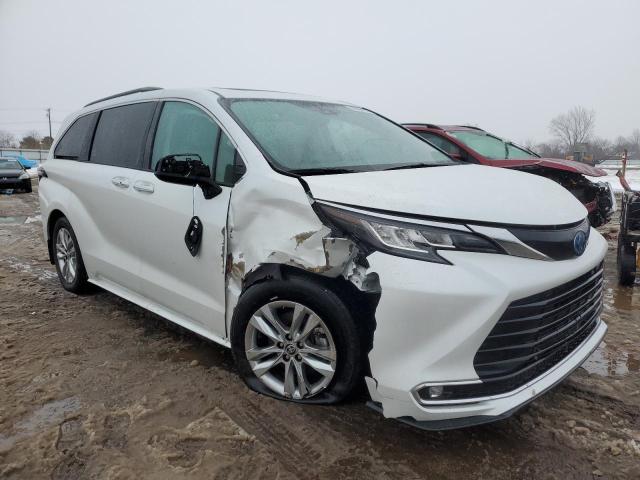 Photo 3 VIN: 5TDJRKEC0NS104078 - TOYOTA SIENNA XLE 