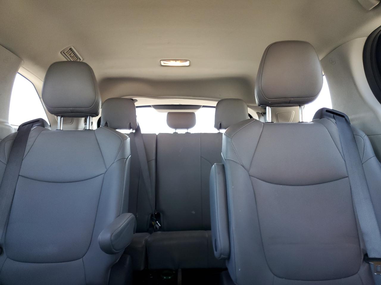 Photo 9 VIN: 5TDJRKEC0NS114528 - TOYOTA SIENNA 