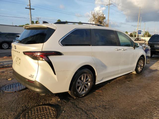 Photo 2 VIN: 5TDJRKEC0PS162419 - TOYOTA SIENNA XLE 