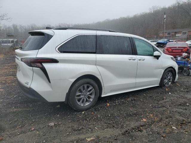 Photo 2 VIN: 5TDJRKEC0RS185959 - TOYOTA SIENNA XLE 