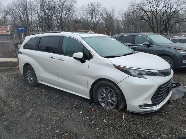 Photo 3 VIN: 5TDJRKEC0RS185959 - TOYOTA SIENNA XLE 