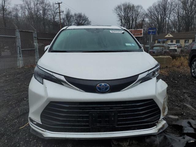 Photo 4 VIN: 5TDJRKEC0RS185959 - TOYOTA SIENNA XLE 