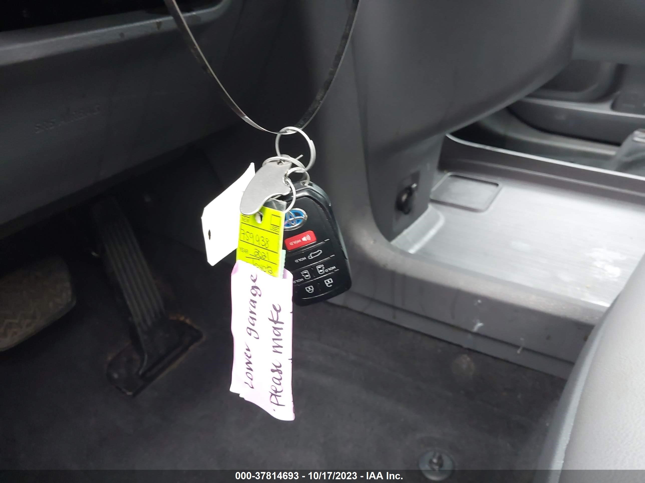 Photo 10 VIN: 5TDJRKEC1MS002514 - TOYOTA SIENNA 