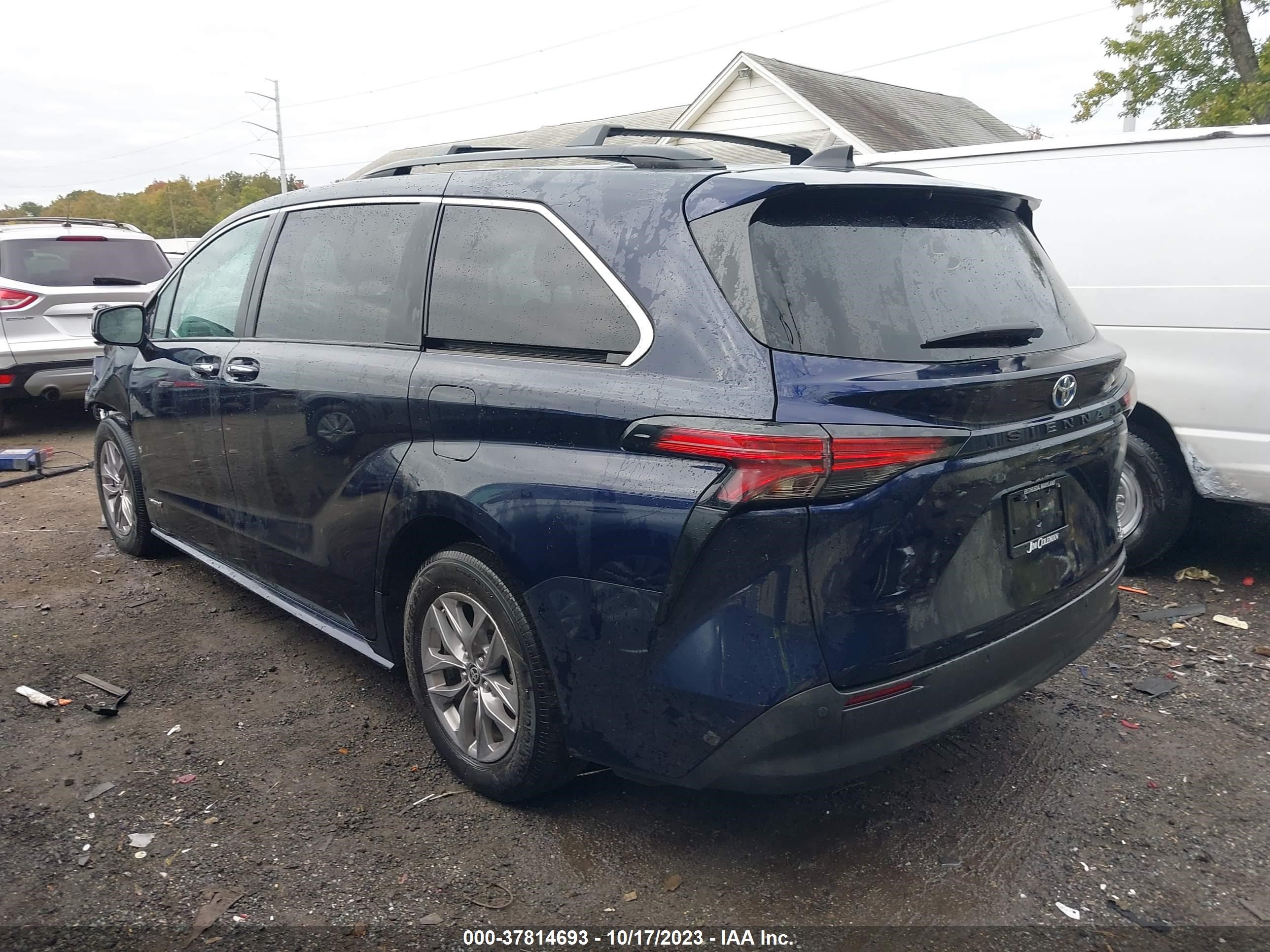 Photo 2 VIN: 5TDJRKEC1MS002514 - TOYOTA SIENNA 