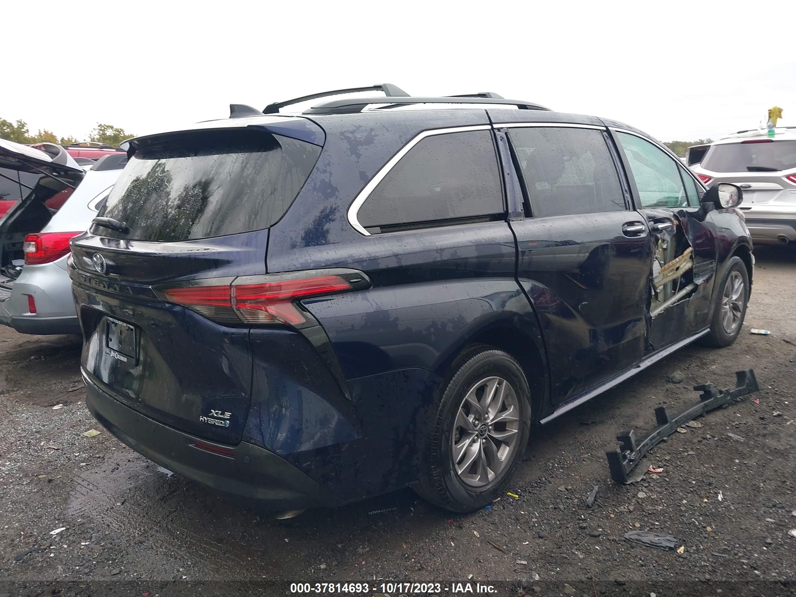 Photo 3 VIN: 5TDJRKEC1MS002514 - TOYOTA SIENNA 