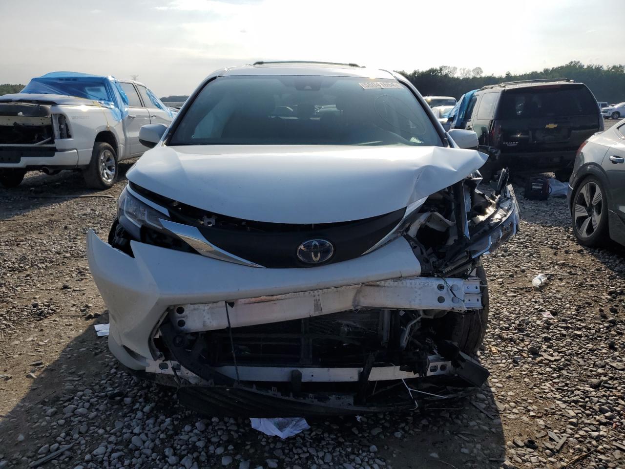 Photo 4 VIN: 5TDJRKEC1NS087064 - TOYOTA SIENNA XLE 