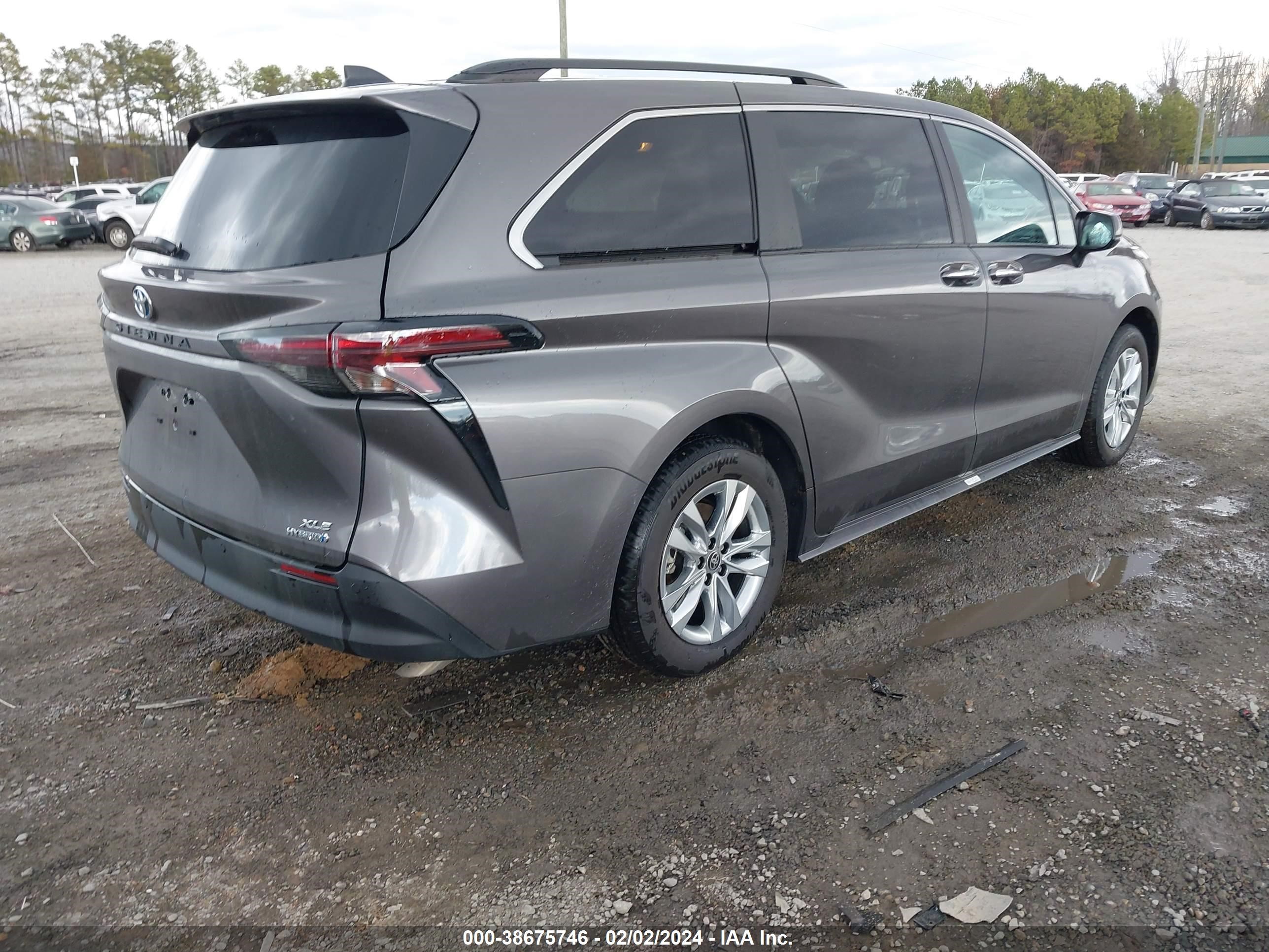 Photo 3 VIN: 5TDJRKEC1RS183637 - TOYOTA SIENNA 