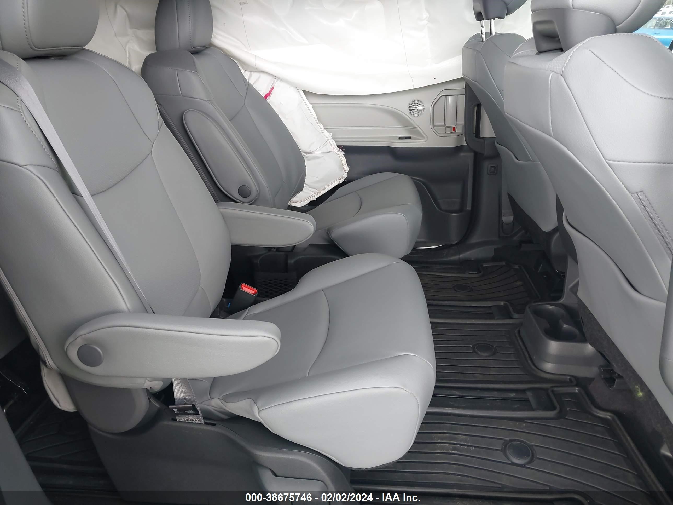 Photo 7 VIN: 5TDJRKEC1RS183637 - TOYOTA SIENNA 