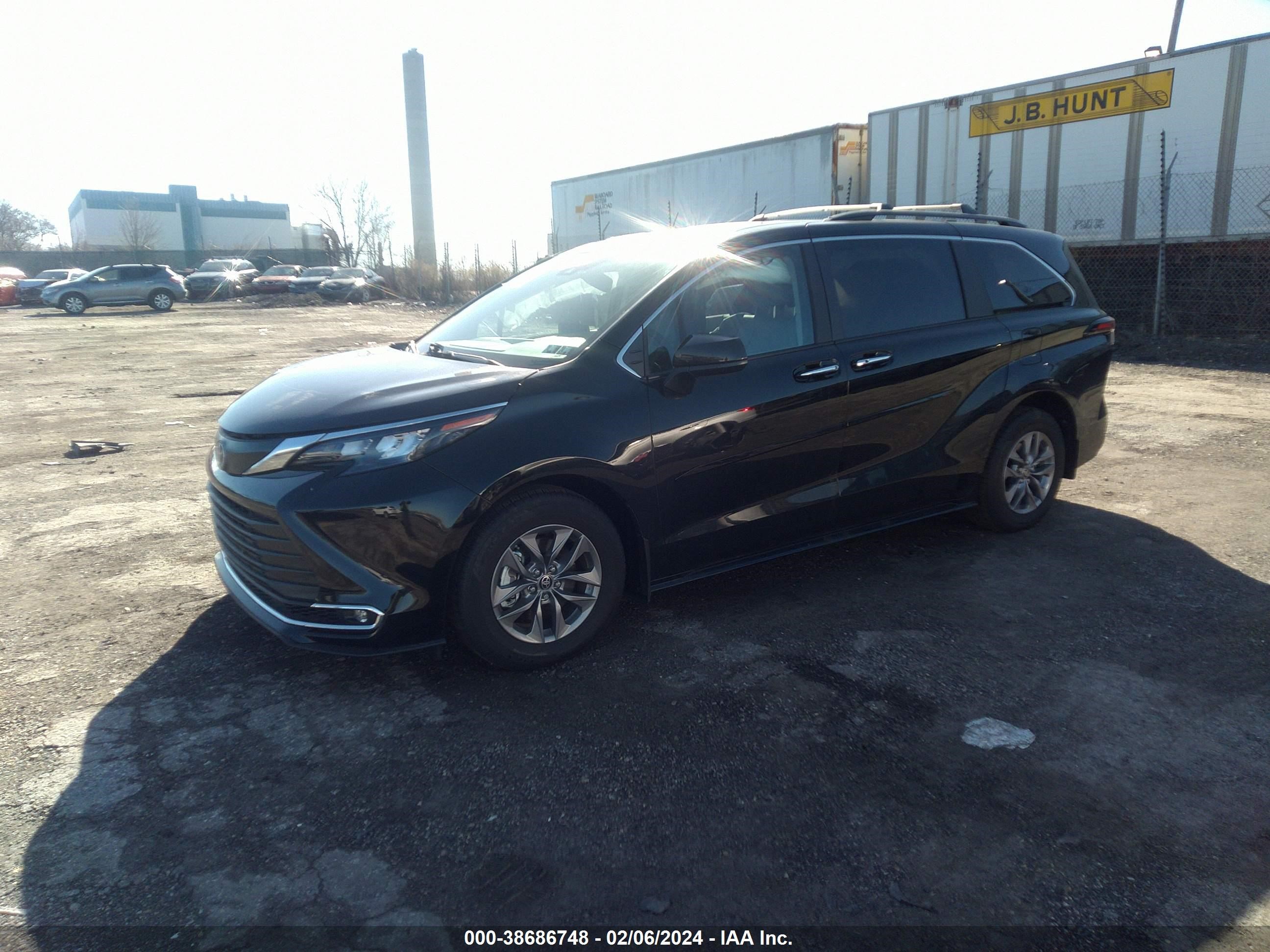 Photo 1 VIN: 5TDJRKEC1RS184674 - TOYOTA SIENNA 