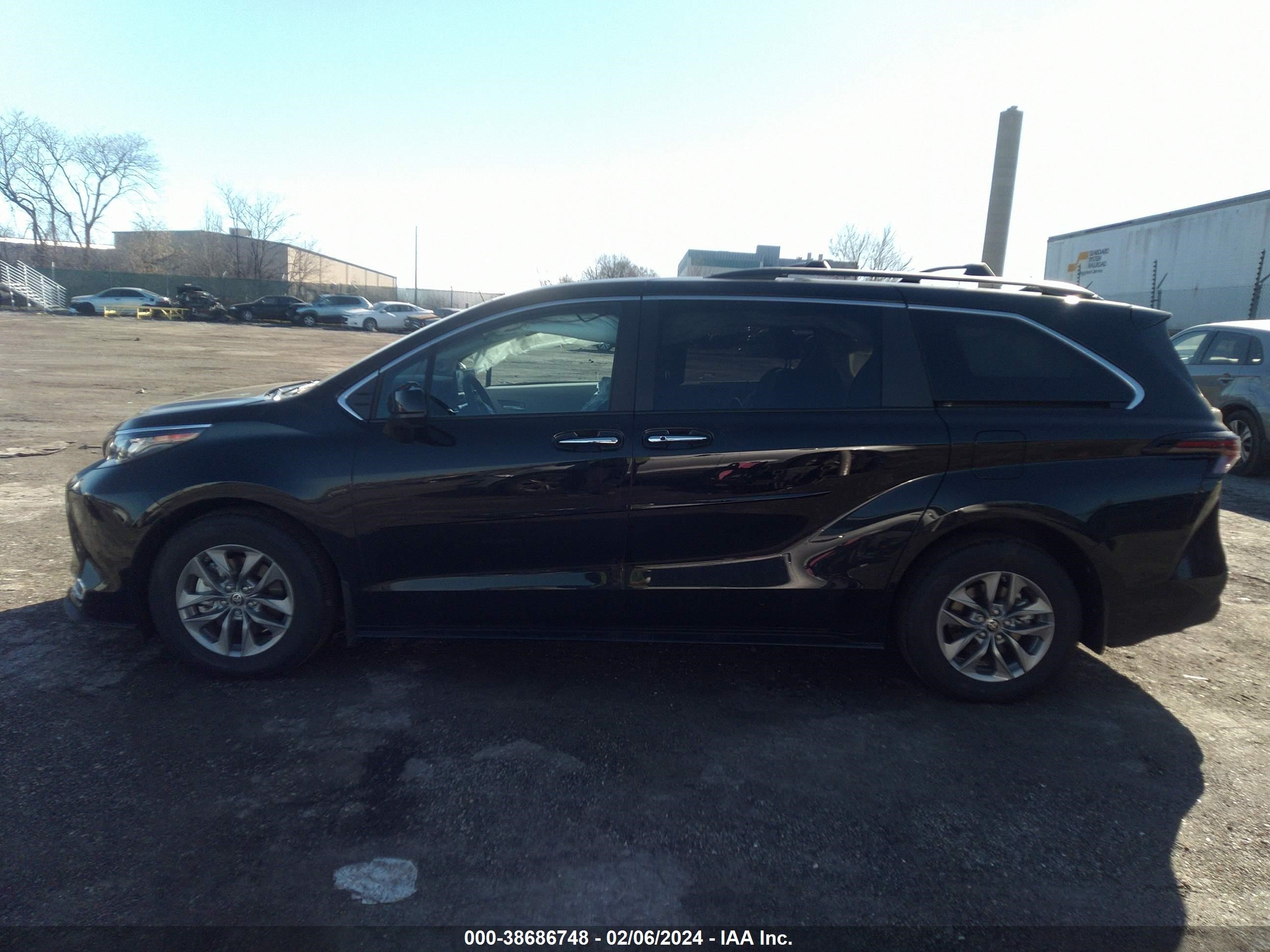 Photo 14 VIN: 5TDJRKEC1RS184674 - TOYOTA SIENNA 