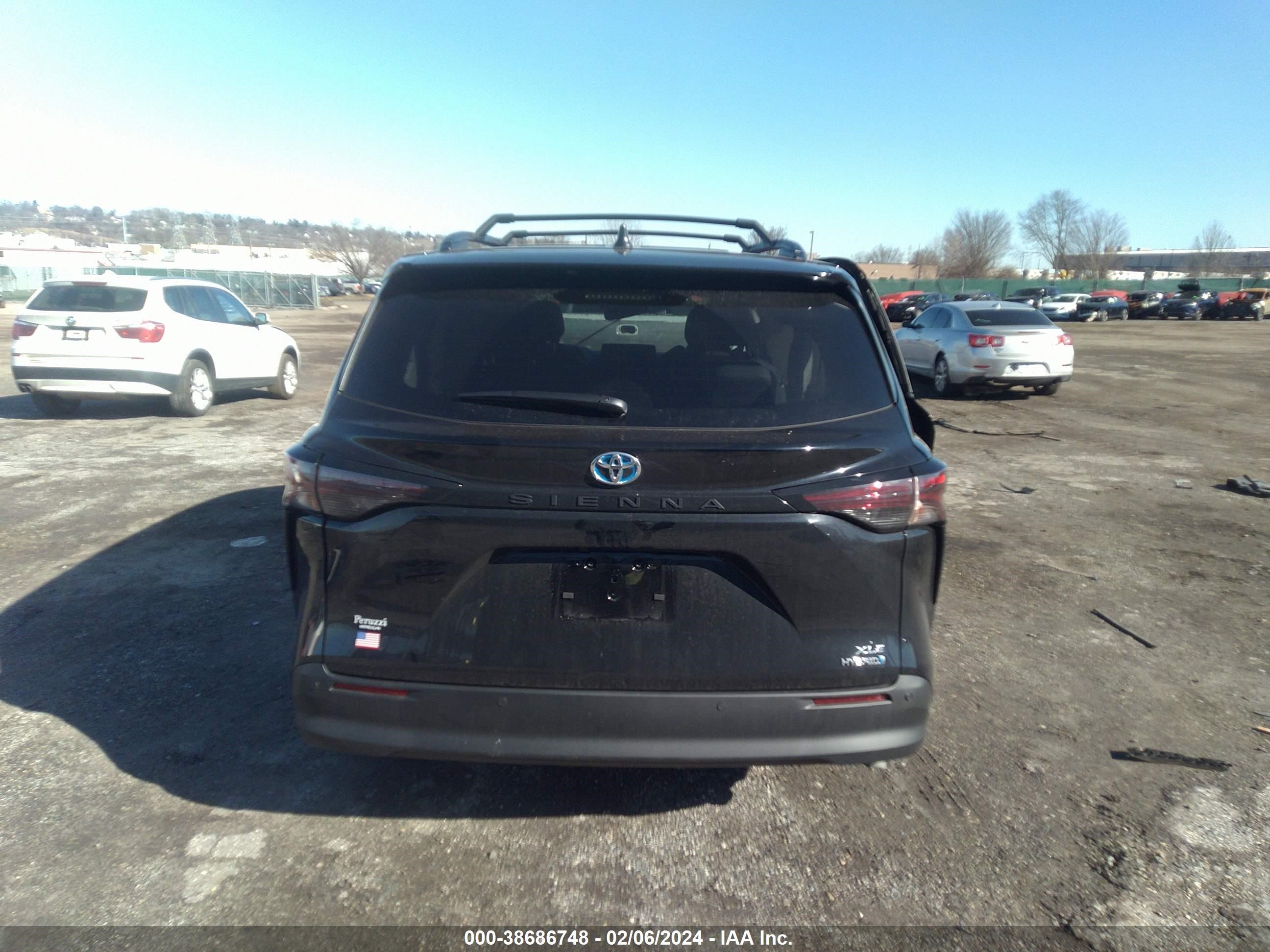 Photo 16 VIN: 5TDJRKEC1RS184674 - TOYOTA SIENNA 