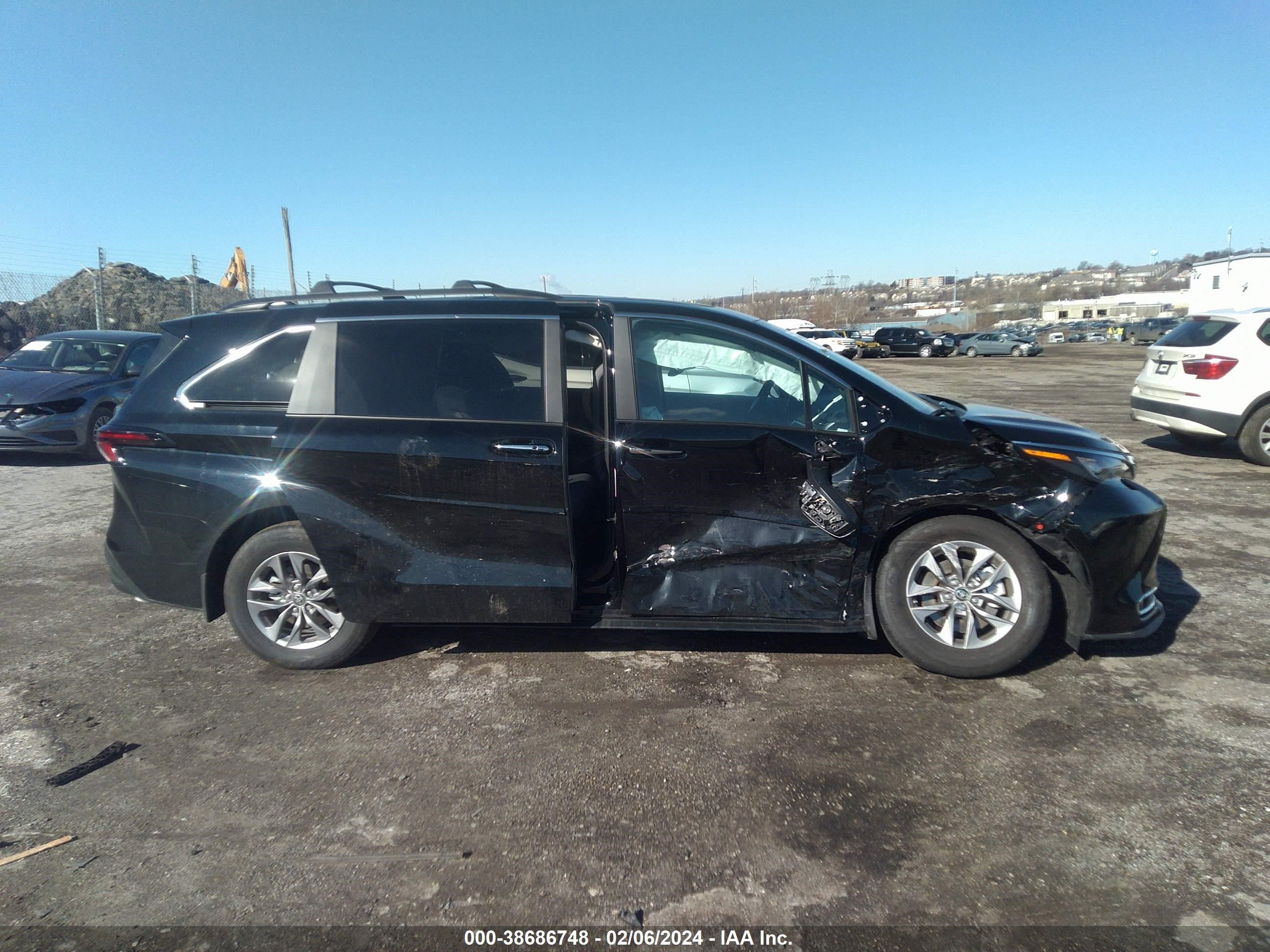 Photo 5 VIN: 5TDJRKEC1RS184674 - TOYOTA SIENNA 