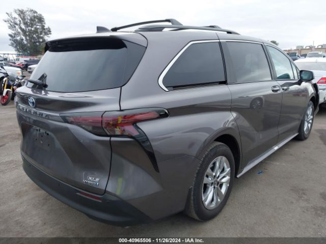 Photo 3 VIN: 5TDJRKEC1RS214644 - TOYOTA SIENNA 