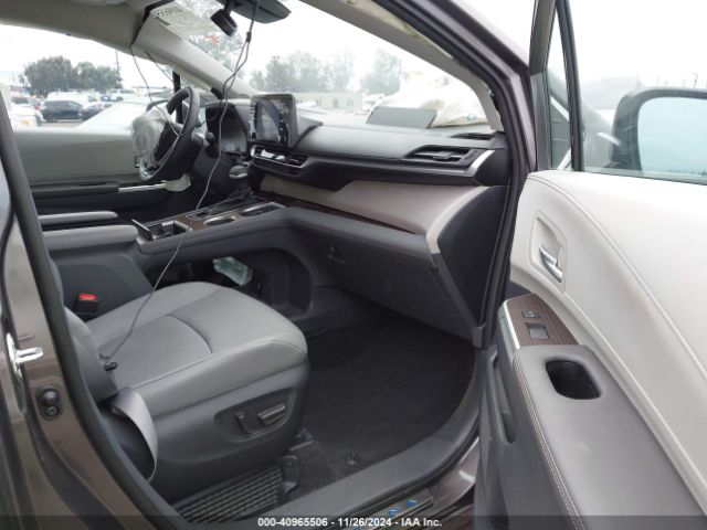 Photo 4 VIN: 5TDJRKEC1RS214644 - TOYOTA SIENNA 