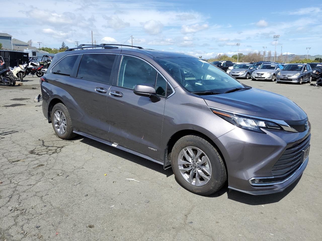 Photo 3 VIN: 5TDJRKEC2MS057179 - TOYOTA SIENNA 