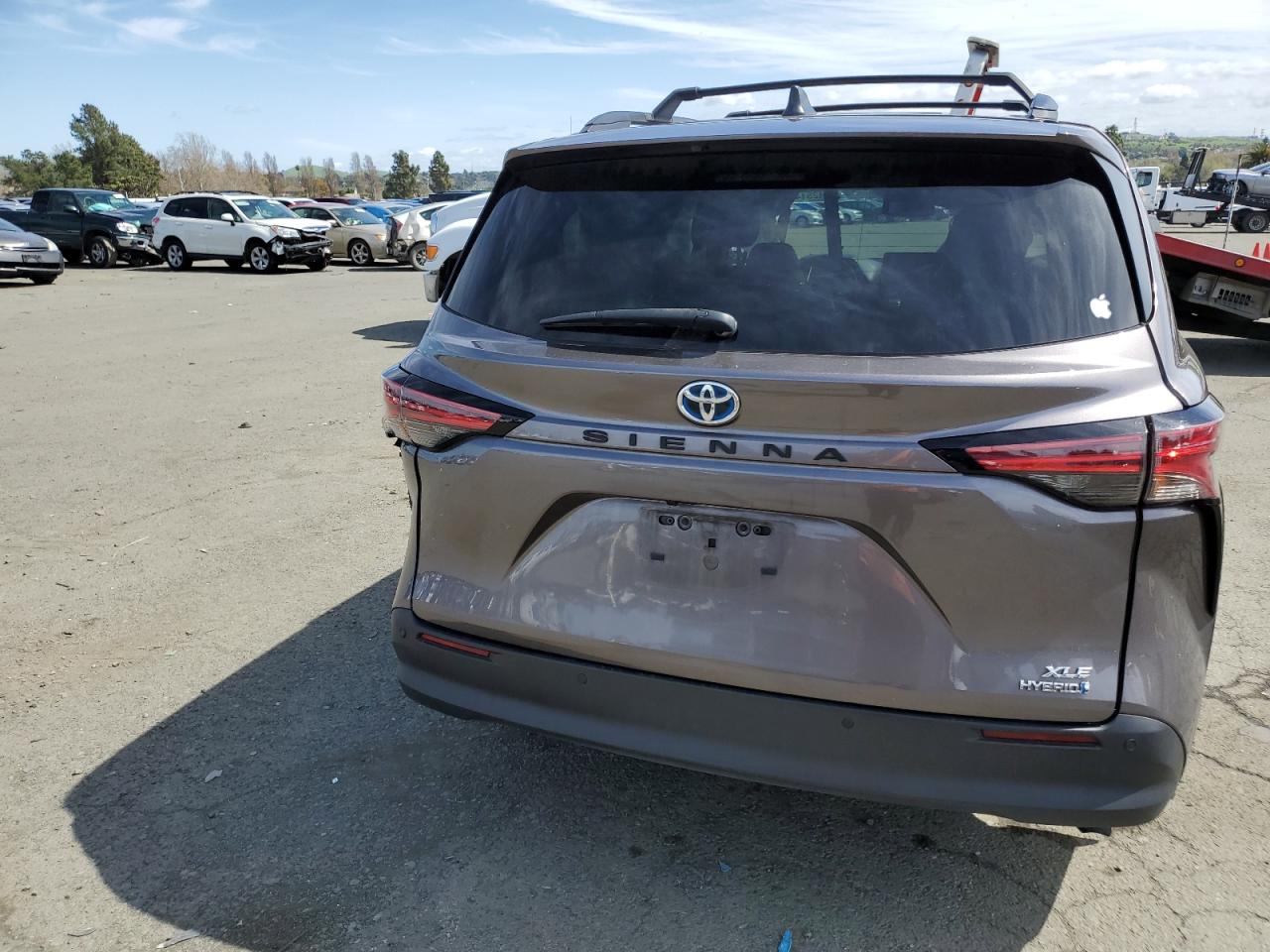 Photo 5 VIN: 5TDJRKEC2MS057179 - TOYOTA SIENNA 