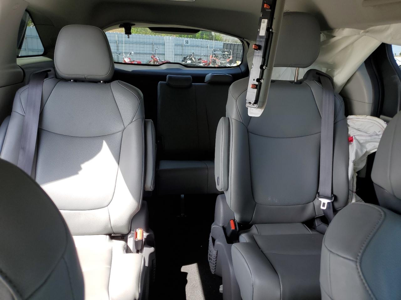 Photo 9 VIN: 5TDJRKEC2MS057179 - TOYOTA SIENNA 