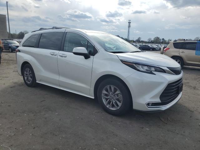 Photo 3 VIN: 5TDJRKEC2NS084870 - TOYOTA SIENNA XLE 