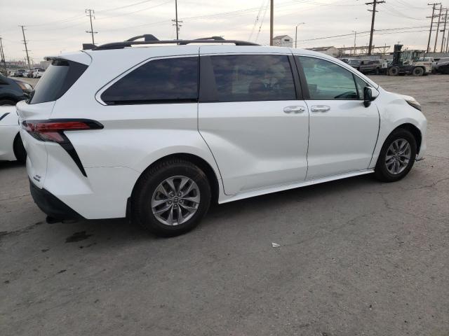 Photo 2 VIN: 5TDJRKEC2NS100923 - TOYOTA SIENNA XLE 