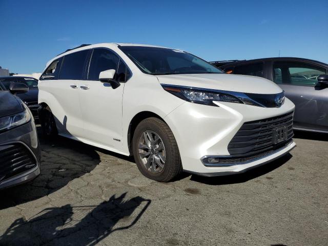 Photo 3 VIN: 5TDJRKEC3MS011344 - TOYOTA SIENNA XLE 