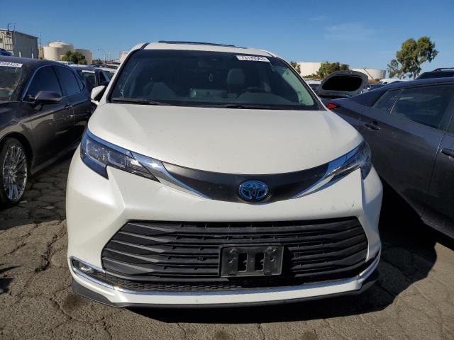 Photo 4 VIN: 5TDJRKEC3MS011344 - TOYOTA SIENNA XLE 