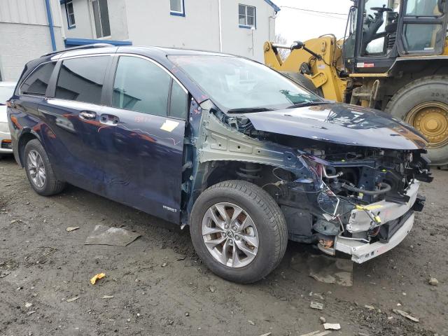 Photo 3 VIN: 5TDJRKEC3MS016866 - TOYOTA SIENNA XLE 