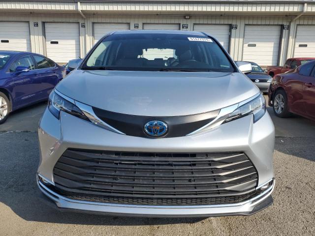 Photo 4 VIN: 5TDJRKEC3MS038320 - TOYOTA SIENNA XLE 